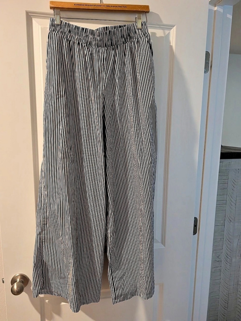 Express Striped Wide Leg Pants in Black & White Like New